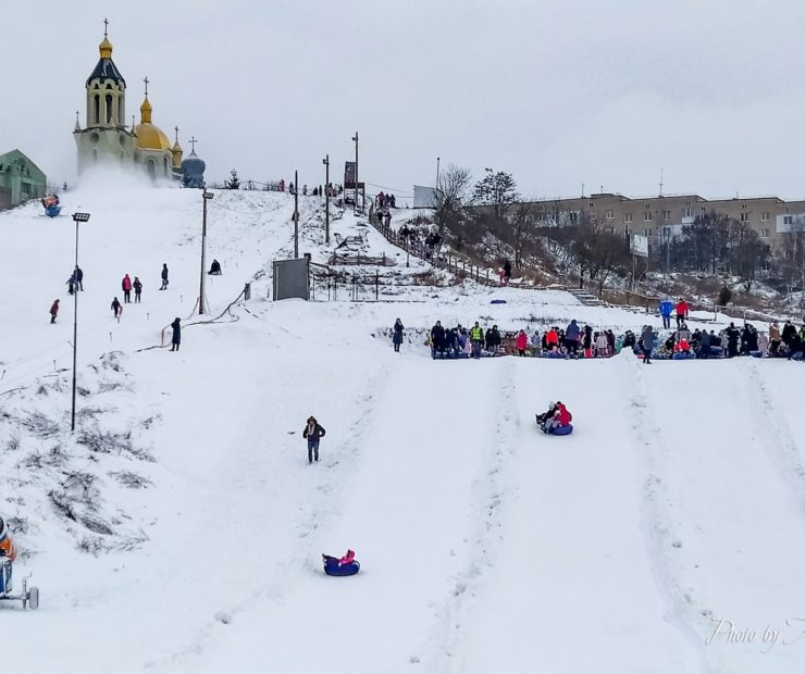 Незалежно від +температури у нас є сніг і ми працюємо з 10 до 22 згідно графіку